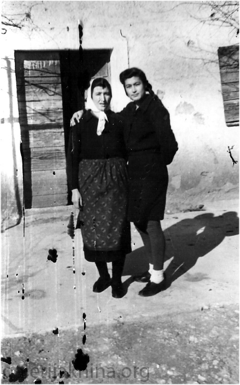 thumbnail Krvavica Maša i Jelka baka i majka Zvonimira Jelića, oko 1945.