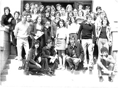 Kninski maturanti 1972. IVc razred, nakon podjele svjedodžbi